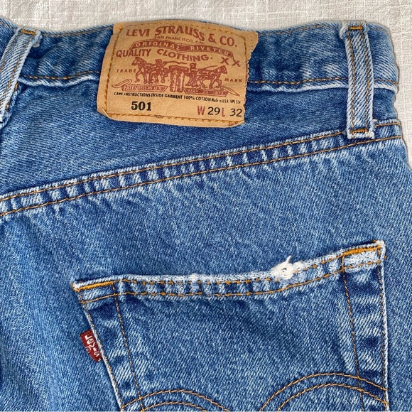 Levi’s 501 Distressed Cut Off Booty Shorts Waist 29 - Picture 4 of 9
